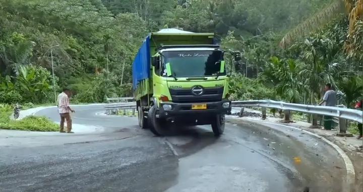 陡坡急弯，一把过不去，货车为何要拉“断气刹”倒车？
