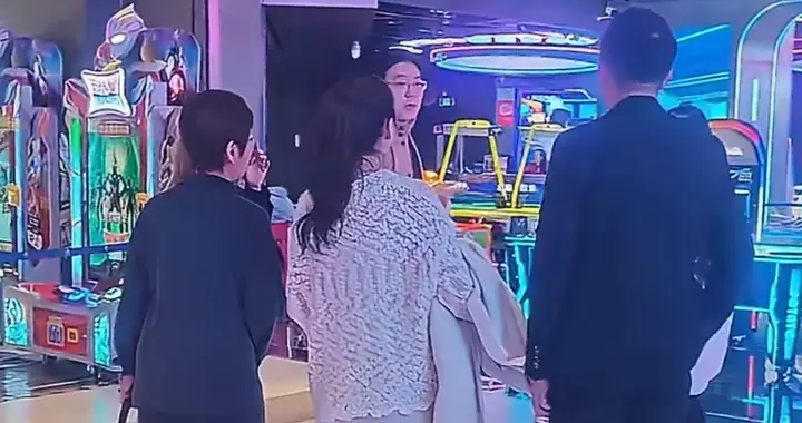 马筱梅曝真相：大S祭日未通知，我挺孕肚独自陪俩娃