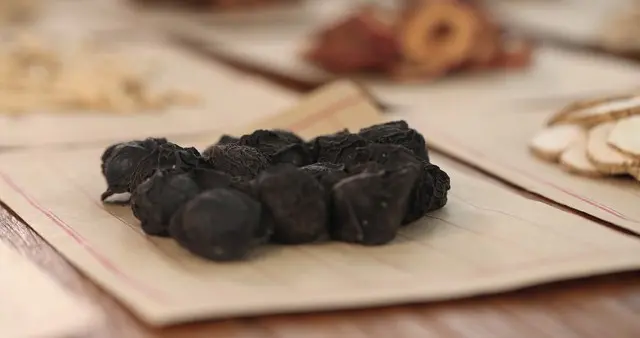 六味地黄丸的升级版，补肝补肾，常用于下肢疼痛麻木、看东西模糊