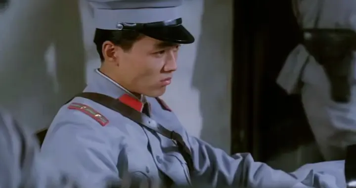 前半生是暴打黄金荣的军阀少爷，后半生是专骗少妇的软饭男