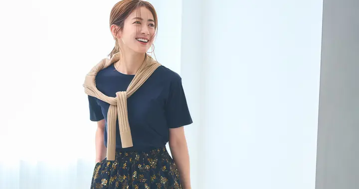 “T恤+半裙”才是今夏不挑人的王炸组合，洋气百搭，又有女人味