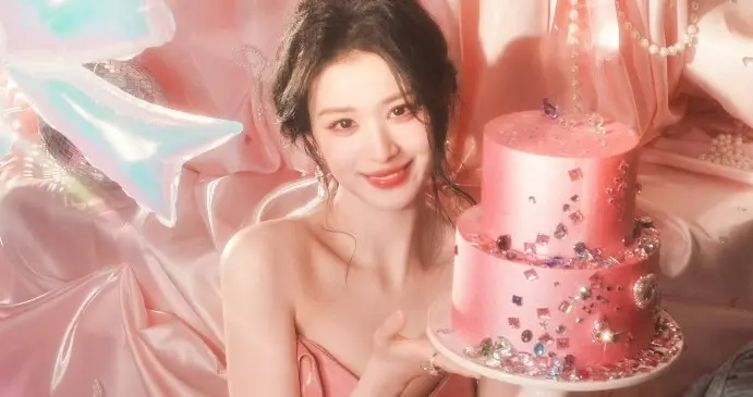 王楚然生日氛围感拉满！粉缎贵气、黄衫元气、双马尾甜到心巴