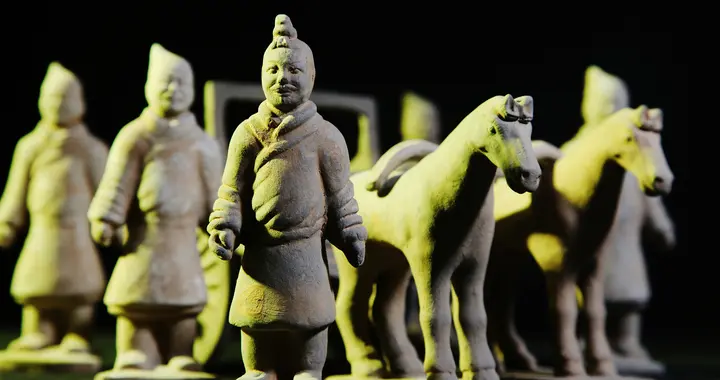 汉兵马俑和秦兵马俑的区别？秦俑汉俑，一字之差，为何差距这么大