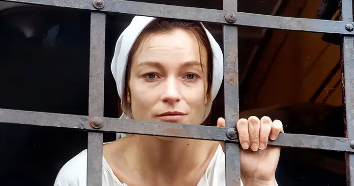 《复活》女主角玛丝洛娃很有可能是杀人犯：男主角是被欺骗的傻子