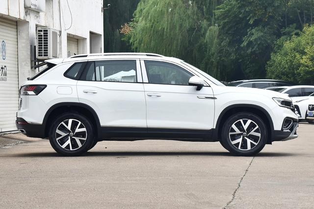 大众“清库存”？中型SUV降到13.98万，油耗6.7L，月销19944辆