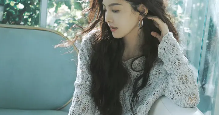 章若楠纯白针织开衫