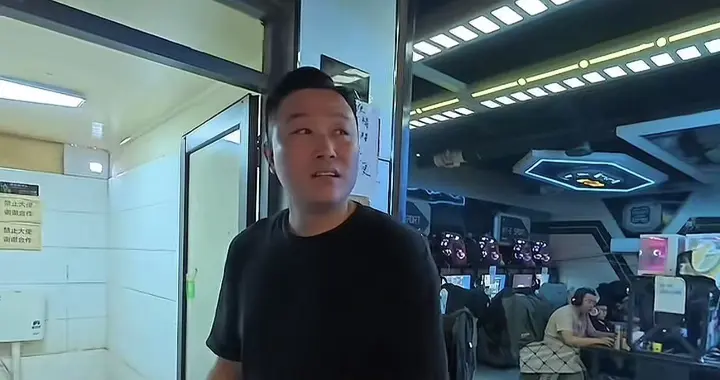 躺平网吧惹争议，6毛一小时，10元饭管饱，有人直接待了一年