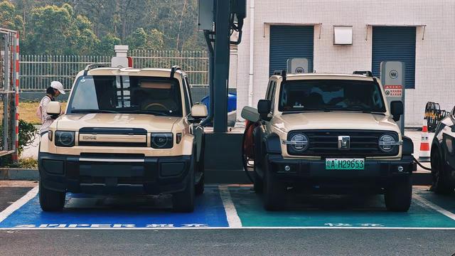 京车评：停在一块儿就很明显，V27的车窗