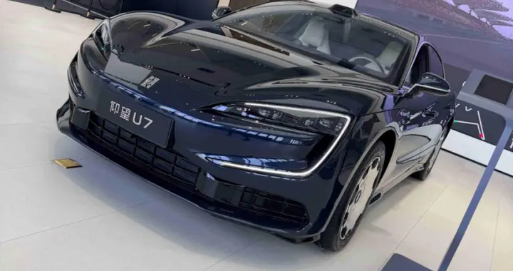 姐妹们交作业！放弃保时捷，情定星河蓝U7