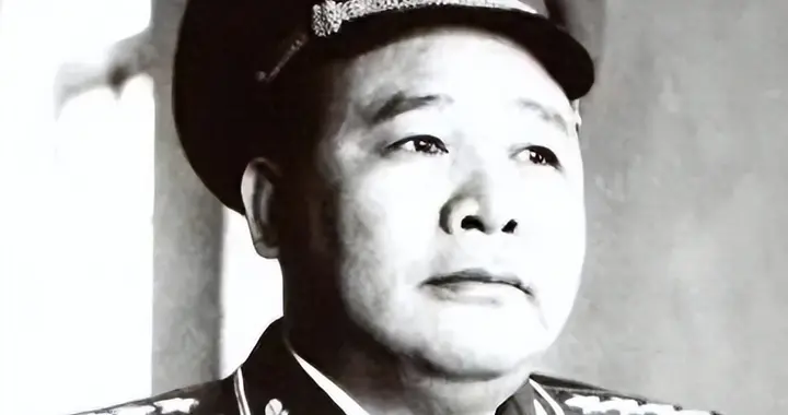 1969年，周总理参加中共九大，入场后看到徐海东，让他换了个座位