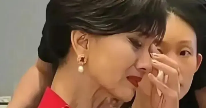 太炸裂！72岁赵雅芝被曝遭私生上床拍照，樊振东的担忧再次应验了