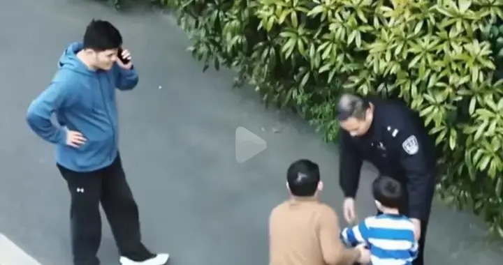 娃太吓人！逆行骑上高速，无人机紧急出动，热心大哥狂奔拦下