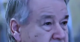 站在废墟前劝架的老头：他是联合国秘书长，没有骗吃骗喝！