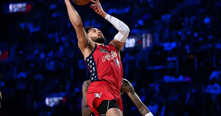 活塞主教练：坎宁安本赛季的表现让我想起了刚刚成为闪电侠的韦德