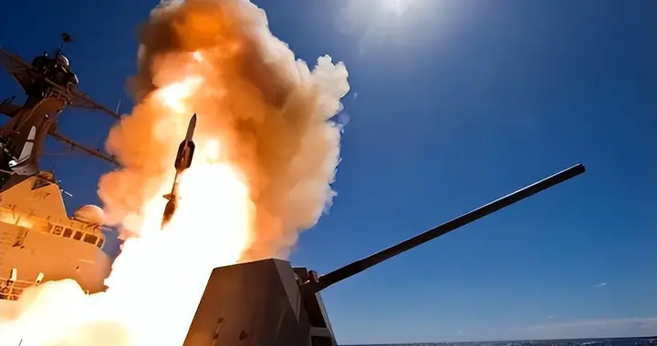 美媒：中国东风-17高超音速导弹能打击移动目标，美国航母危险了