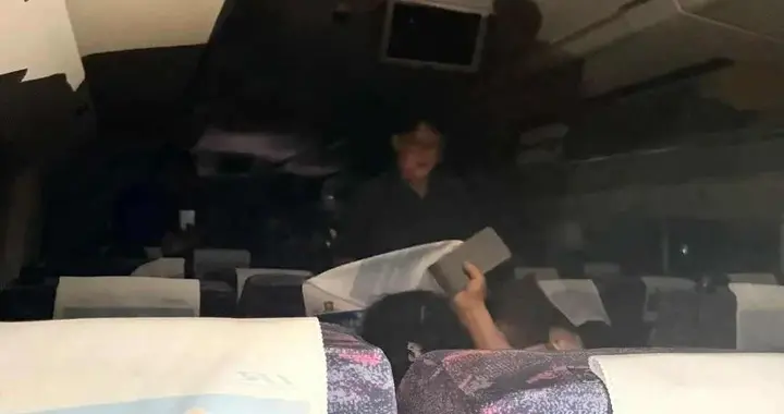 广西高铁突发意外！列车遭异物袭击困隧道2小时，全车闷热难忍