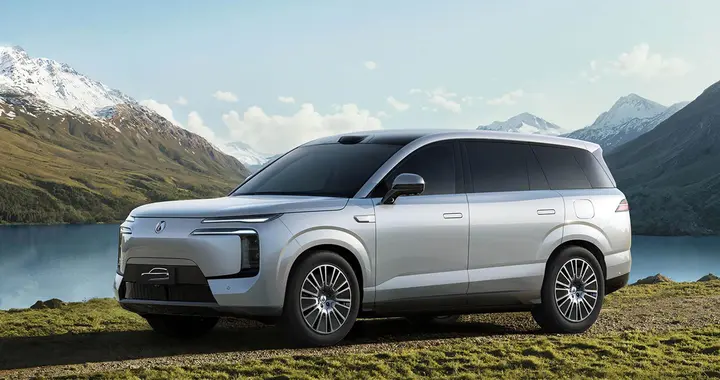 腾势N8L冰雪山路行驶，降价PK方程豹豹8，看看实测表现