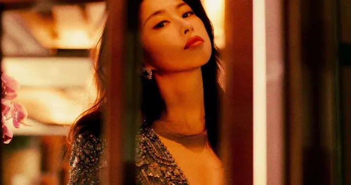 朱珠闪亮深V礼裙，身材没谁了