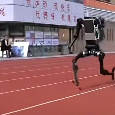 志哥点评：宇树的机器人跑出了10米每秒的