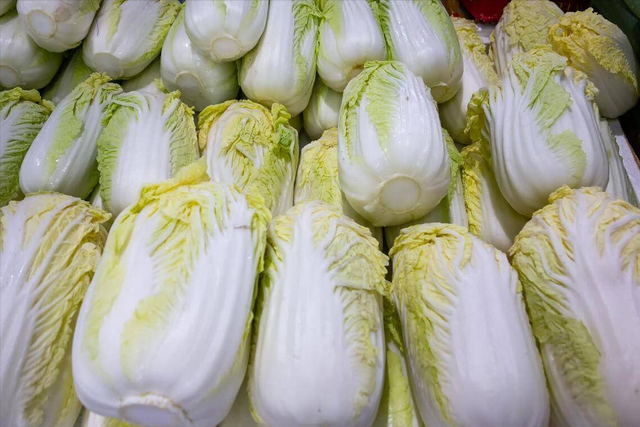 白菜是血栓"清洁工"？医生：血栓患者常吃4种蔬菜，有助疏通血管