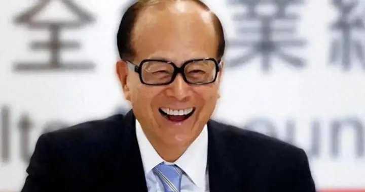 1700亿！李嘉诚嗅到危机，紧急套现撤离，没祖国只能当待宰肥羊！