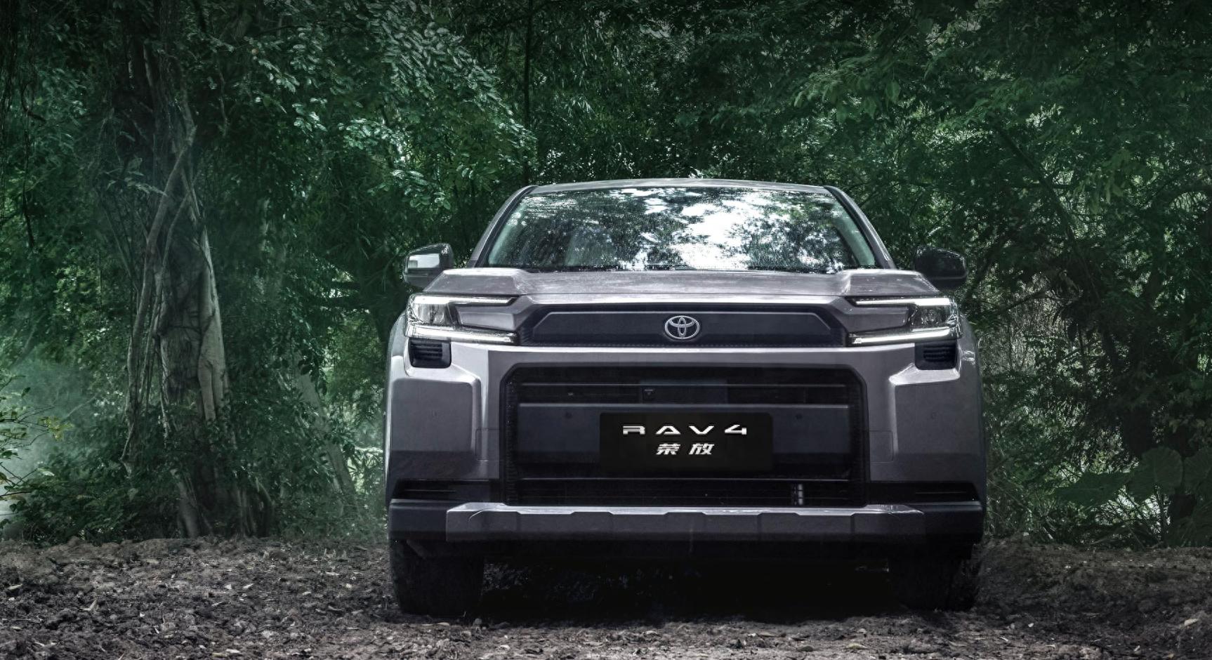 13.62万起，双擎油耗低至4.59升，第六代RAV4荣放真能闭眼买？