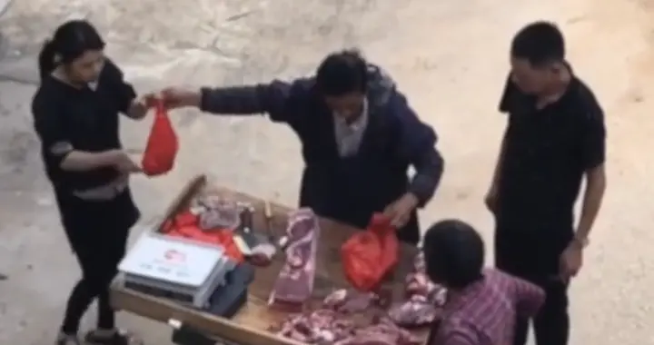 云南砚山一村民在家宰猪摆摊卖被罚5000元，市监局：未按规定检疫