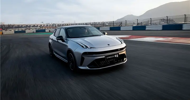 韩东君与领克03全家桶同框，宁波赛道燃情开秀