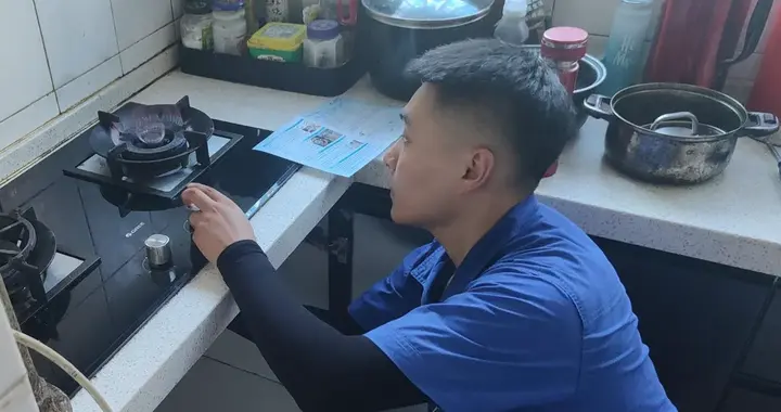 为什么燃气灶的左边不能炒菜？多亏燃气师傅提醒，真是涨知识了！