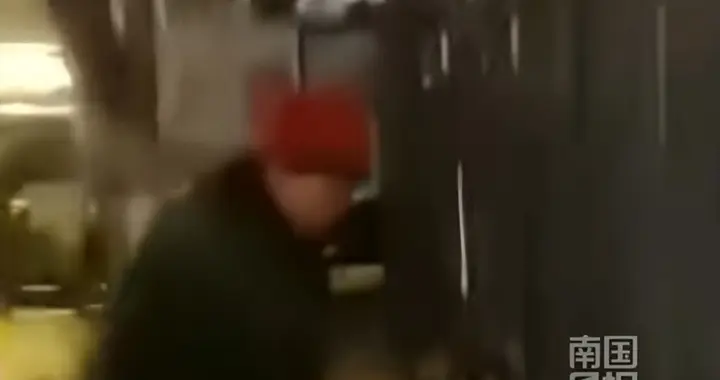 老人朝幼儿园扔玻璃渣，故意伤害幼童，多次不改，背后原因太荒唐