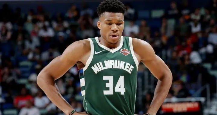 11人3方交易方案！雄鹿豪赌拉文，勇士趁火打劫，国王收获满满