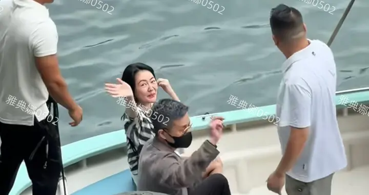 香港中环码头偶遇小S和她老公她从丧姐之痛中走出来了笑容好明媚