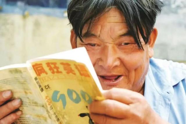 乞丐爸爸自学5国语言，收养8名弃婴，捐款达4000元，去世时竟这样