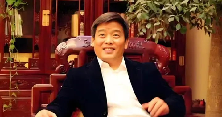 终于判了！又一亿万富翁落网，手下司机都骗走近5000万，26人全判