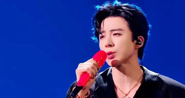 一晚4次登台，仍能从容绅士:刘宇宁成星光大赏最忙嘉宾