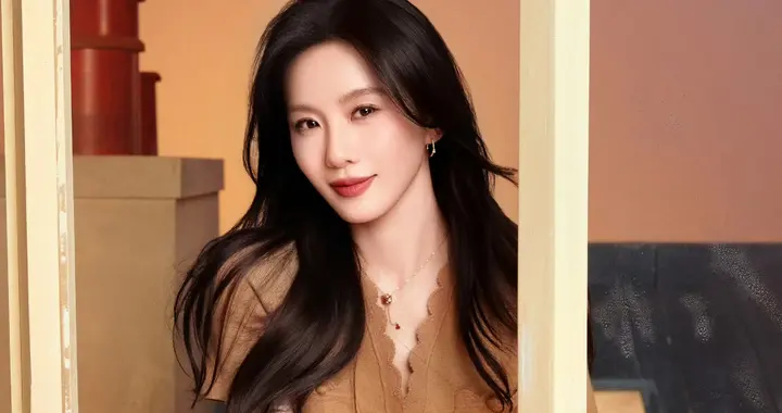 刘诗诗多风格造型惊艳出圈，清冷气质贯穿始终，每一面都美到极致