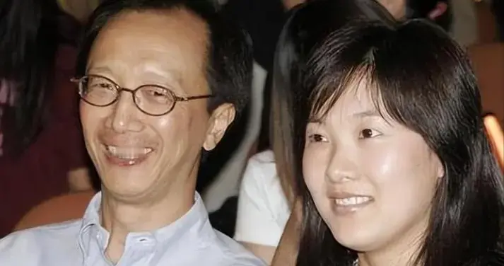 钱再多有什么用？48岁伏明霞如今现状，给所有老夫少妻提了个醒