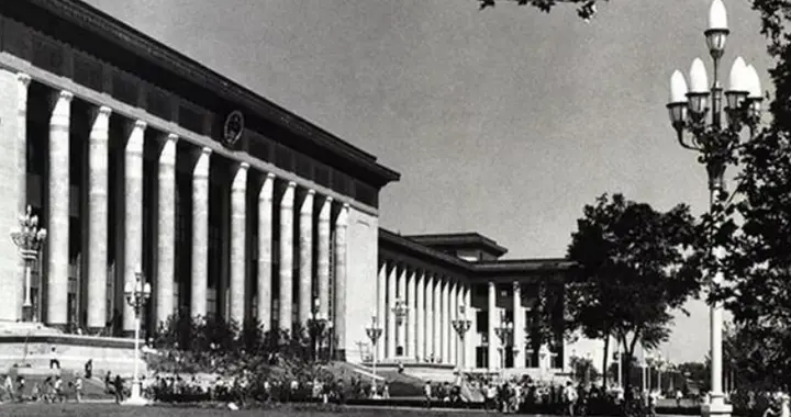 1958年修建人民大会堂时，周总理：建筑使用寿命不能低于350年