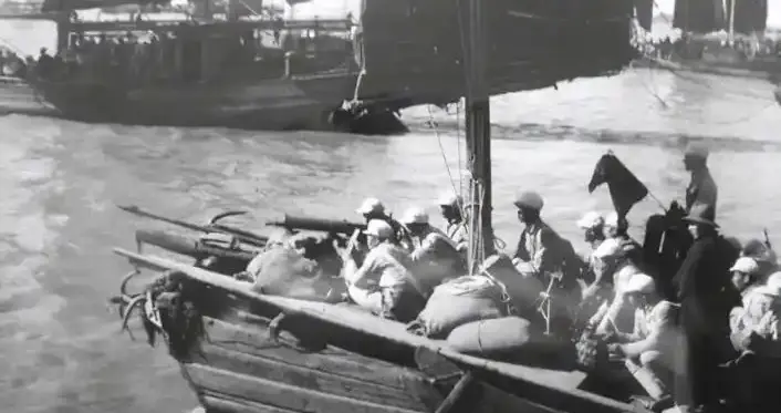 1943年黄海，79名新四军干部挤一条木帆船赴延安