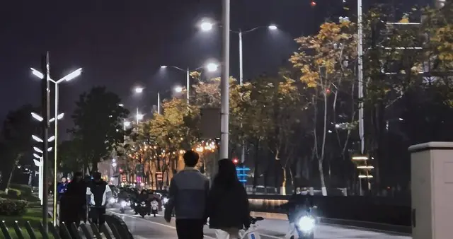 一见心动，一触情深，亲密治愈所有爱意，现在的人谈恋爱变了
