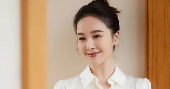 风流成性、绯闻不断？48岁左小青离婚后境况大变，如今成了这样