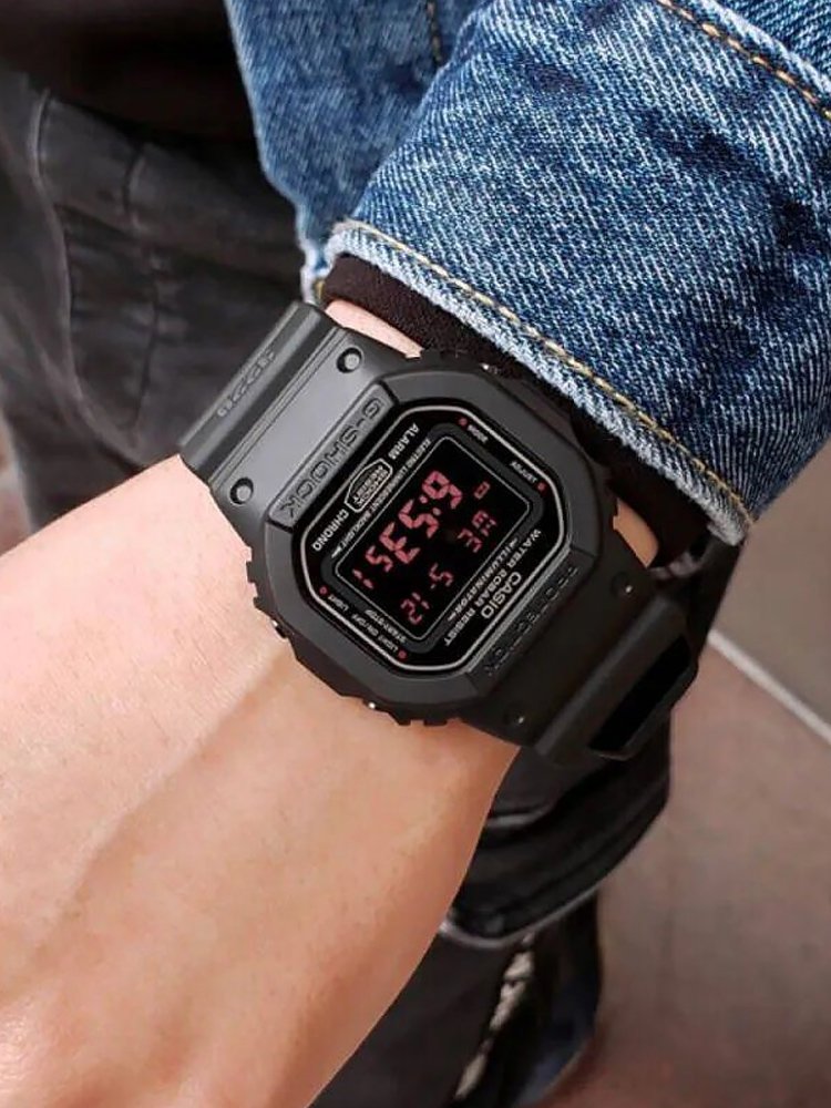 卡西欧酷黑小方块运动手表