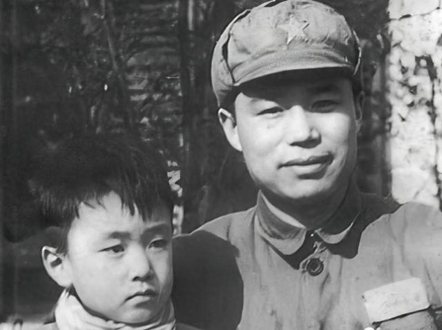 1963年王近山被开除党籍，落难后让儿子去找肖叔叔，下场如何