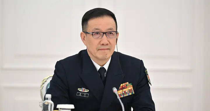 董军防长没有出面，中方降格赴菲，以坐滩破船为饵，给菲布下死局
