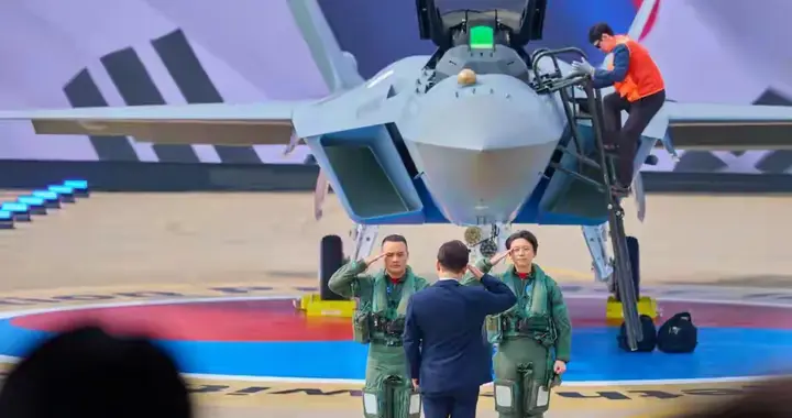 国产化率达到新高度，生不逢时的韩国KF-21战机正式下线！