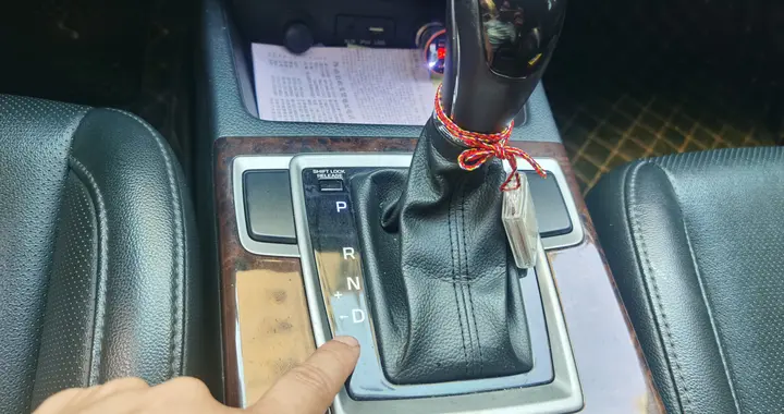 停车时先拉手刹还是先挂P？一个动作做错，小心变速箱提前报废！