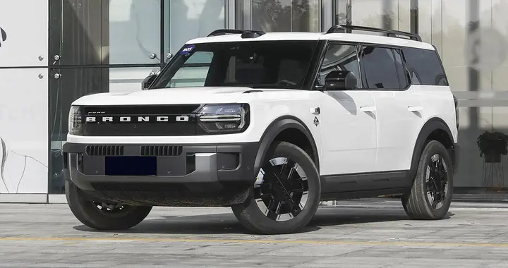 福特智趣烈马上市，外观很方正硬朗，标配四驱，带升顶，两种动力