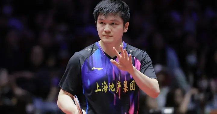 孙颖莎、樊振东均零封对手进16强，小胖有些生疏，莎莎有新变化