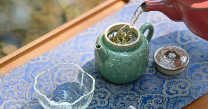 白茶冲泡4大“自杀式”操作，毁掉一饼好茶只需3秒