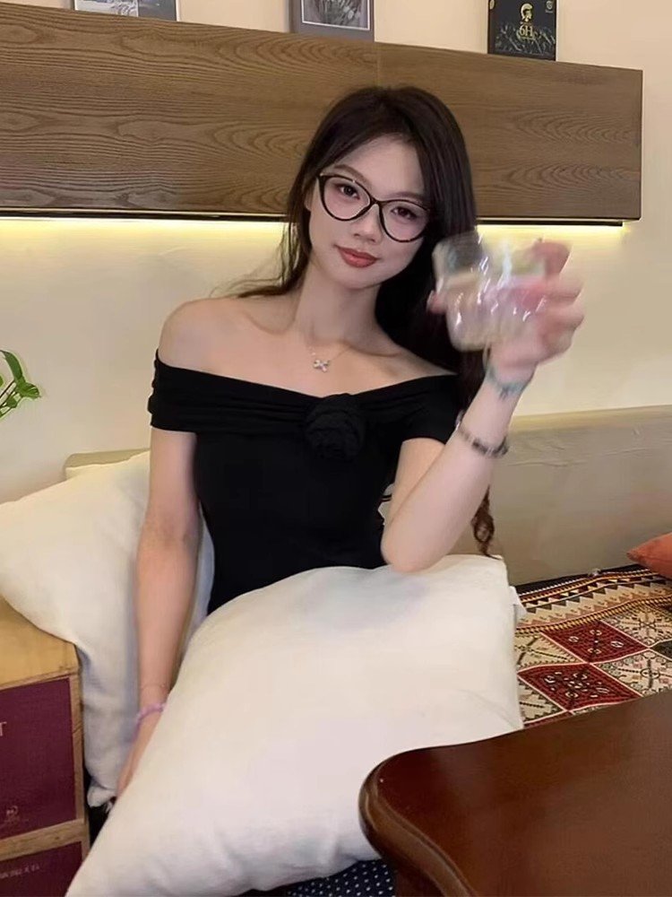 法式甜辣黑色一字肩露肩短袖t恤女夏季小个